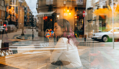 CafÃ© reflections moment