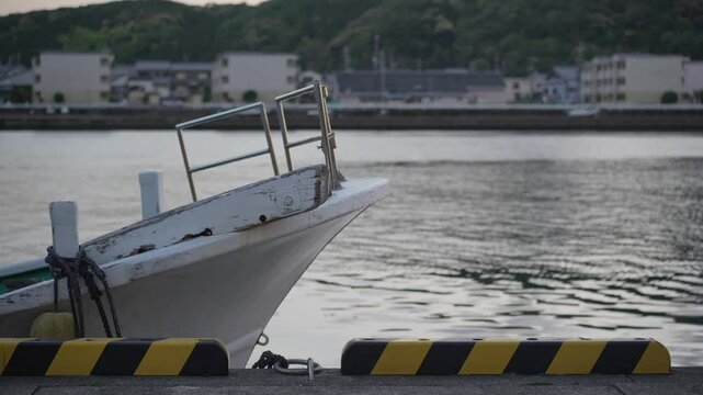 漁港に停泊している船