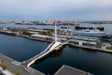 Obraz premium Aerial view of Dagang Bridge at Kaohsiung Harbor, Taiwan