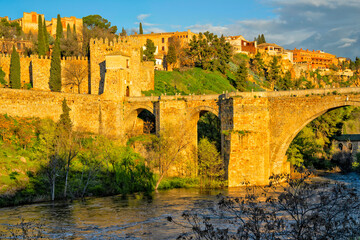 Obraz premium Panoramic view of Toledo with Alcazar castle at sunset, Castilla-La Mancha, Spain