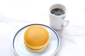 ふわふわの食感の美味しいパンケーキと、淹れたてのコーヒーで、コーヒーブレイク
