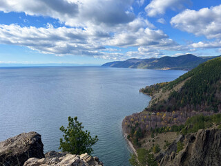 Fototapeta premium Stunning autumn landscape at lake baikal with scenic view of mountains and clear sky, perfect for nature travels and adventure
