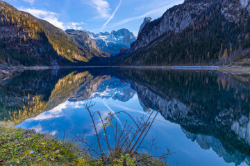 Obraz premium Gosausee lake in Austria Alps mountains. Austria alpine landscape in late autumn near Dachstein mountain range