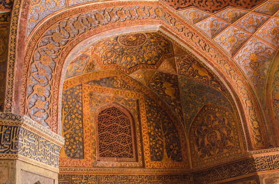 Colourful Interior of the Tomb of Akbar the Great, intricate decoration in Akbars tomb in Sikandra, Mughal architecture, built in 1605-1613, Near Agra, Uttar Pradesh, India