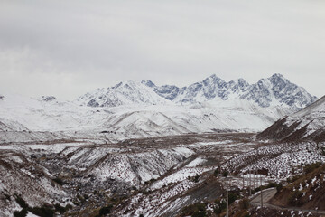 montanhas dos andes nevadas no chile