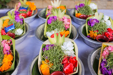 Canang sari is a daily Balinese Hindu offering made of colorful flowers and leaves, symbolizing gratitude and devotion. Placed in temples or streets, it reflects harmony between humans and the divine.