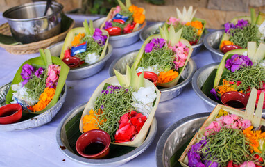 Canang sari is a daily Balinese Hindu offering made of colorful flowers and leaves, symbolizing gratitude and devotion. Placed in temples or streets, it reflects harmony between humans and the divine.