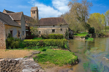 Asni&egrave;res-sur-V&egrave;gre, l'&eacute;glise Saint hilaire et la rivi&egrave;re la V&egrave;gre