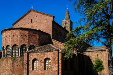 Fototapeta premium The landmark Catholic church of San Giovanni Evangelista in Ravenna, Italy, at sunrise—echoing centuries of faith, history, and architectural beauty