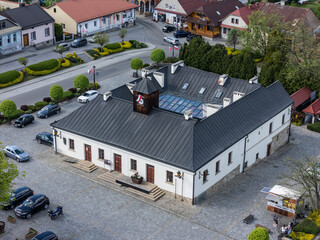 Ciężkowice, rynek i ratusz.