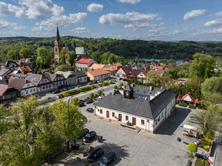Ciężkowice, widok na rynek i ratusz. W tle kościół św. Andrzeja © Andrzej