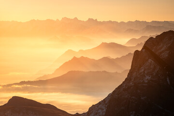 Naklejka premium Sunrise mountain mood