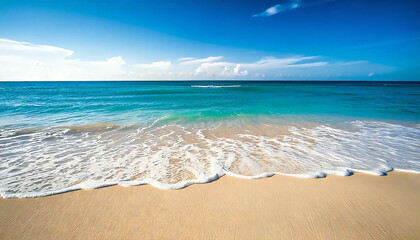 Obraz premium 美しい白い砂浜と柔らかな青い海の波。Beautiful white sand and soft blue ocean waves.