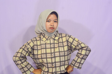 Fototapeta premium Young Indonesian woman thinking on isolated background