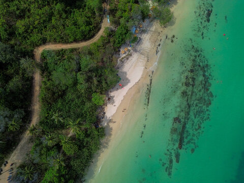 Koh Yao Yai, Thailandia, isola paradisiaca con spiagge mozzafiato, sabbia bianca e acque cristalline. Un angolo di tranquillit&agrave; lontano dal turismo di massa, ideale per rilassarsi nella natura