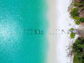 Le isole di Koh Rong e Koh Rong Samloem, in Cambogia, offrono spiagge di sabbia bianca, acque cristalline e una natura incontaminata. Perfette per chi cerca relax, avventura e un paradiso tropicale.
