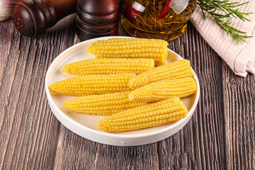 Canned baby mini corn cob