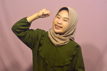 Indonesian Muslim woman with strong body movements who is a young businesswoman