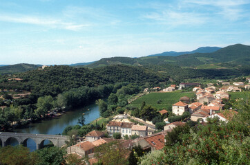 Fototapeta premium Pont de Ceps, fleuve L'Orb, Roquebrun, Occitanie, Hérault, 34, France