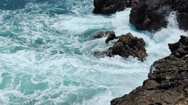 the foamy foam of sea water that is hit by solid coral rocks