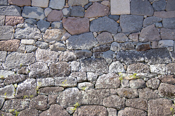 石を敷き詰めた石垣
