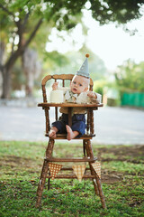 Boy crash his first smash cake in the park