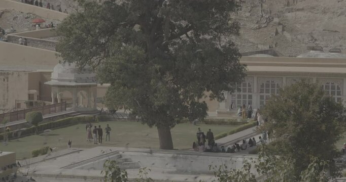 Jaipur, Rajasthan, India. Ungraded C LOG 2, Tourists Walk At Dil Aaram Bagh, Or Mughal Gardens 18th Century Near Amer Fort Or Amber Fort, Amer. Travel To India. Included In Unesco World Heritage Site
