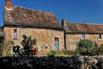 vieux bâtiment de ferme à Asnières sur Vègre, Sarthe