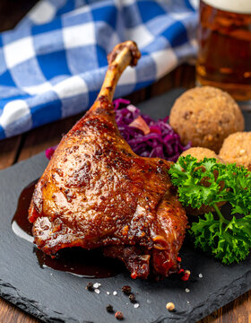enten, ente, keule, g&auml;nsebraten, gans, gansbraten, braten, entenbraten, schlegel, rotkohl, kn&ouml;del, klok, neu, bayrisch, bier, mit, eine, close up, essen, fleisch, kraut, rot, rotes, apfel, m&uuml;nchen, ad