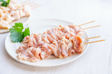 串に刺した鶏はらみ