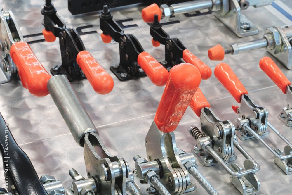 Fototapete a collection of tools with orange handles and black handles are displayed. orange handles are positi