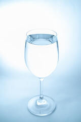 ワイングラスに注がれた飲み物