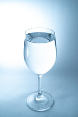 ワイングラスに注がれた飲み物