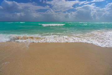 Obraz premium Turquoise sea beach lagoon. Sunlit sea beach shore. Serene sea beach escape. Wavy motion. Scenic sea beach landscape.