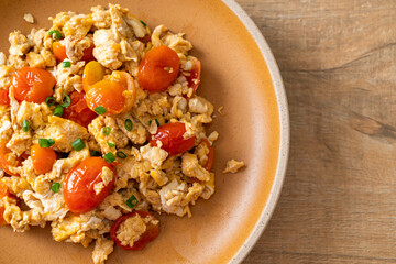 stir-fried tomatoes with egg on plate