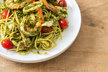 Spaghetti with seafood in homemade pesto sauce