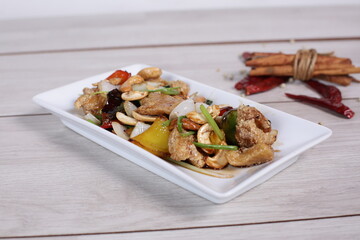 Stir-fried Chicken with Cashew Nuts