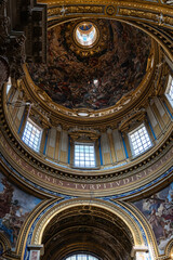 Obraz premium Ornate Church Interior Dome in Rome – Baroque Ceiling with Frescoes