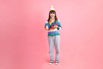 20s woman in winter clothes