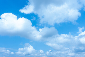 Obraz premium Stunning Blue Sky with Fluffy White Clouds Beautiful Summer Daytime Cloudscape