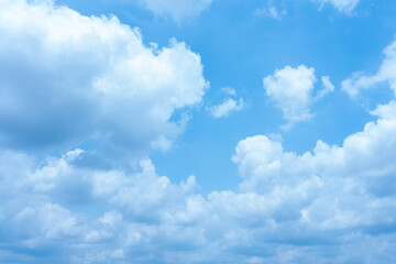 Obraz premium Scenic Summer Sky Fluffy White Clouds on a Vivid Blue Background Perfect for Nature Weather and