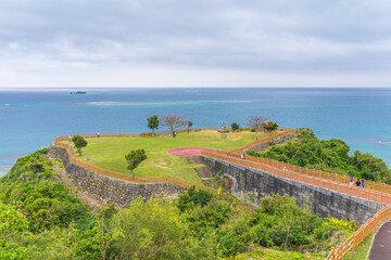 自然が美しい日本の沖縄の知念岬の風景