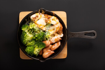 ウィンナーとブロッコリーとちくわのチーズ焼き