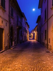 Obraz premium Night walk in small town of Italy