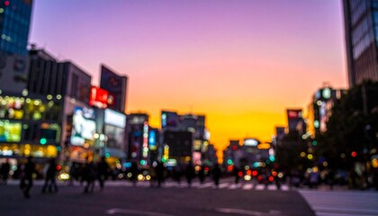 Obraz premium 夕暮れの都会の交差点をぼやけたイメージ