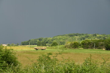 Colline boisée sous un ciel d'orage près du bourg de Champagne au Périgord Vert  © Photocolorsteph