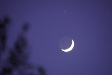 Crescent moon on April 30, 2025 at 21:03 minutes in Schorfheide, Brandenburg, Germany.