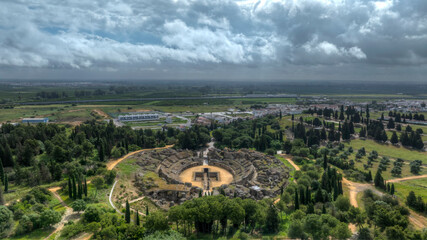 vista aérea del anfiteatro de la ciudad romana de Itálica, España