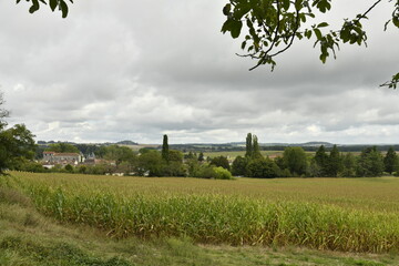Paysage rural sous un ciel gris près du bourg de Champagne au Périgord Vert  © Photocolorsteph
