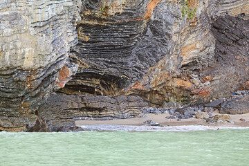 Fototapeta premium Amazing Pancake rock called Khao Hin Phap Pha, natural rock formation of layered rock with a flat raised platform in Nakhon Si Thammarat, Thailand